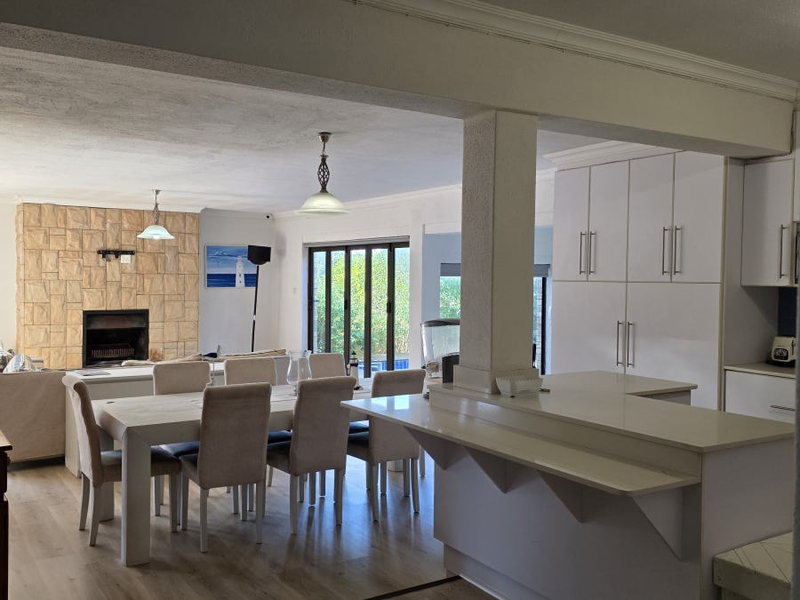 5 Bedroom Property for Sale in Wavecrest Eastern Cape